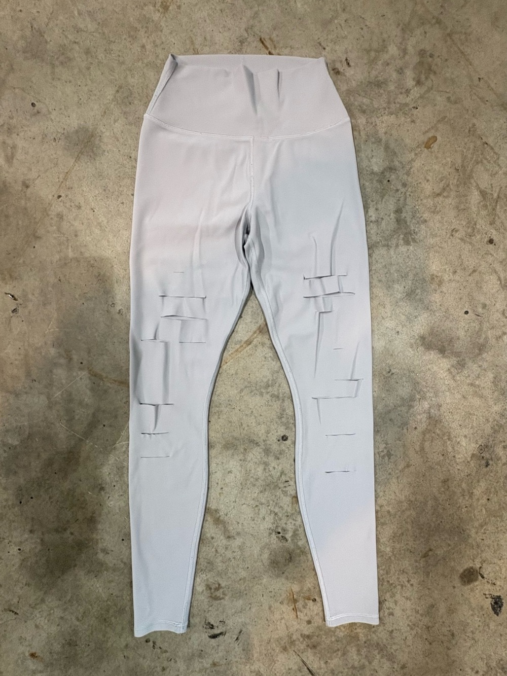 ALO Yoga High-Waist Ripped Warrior Leggings in light grey